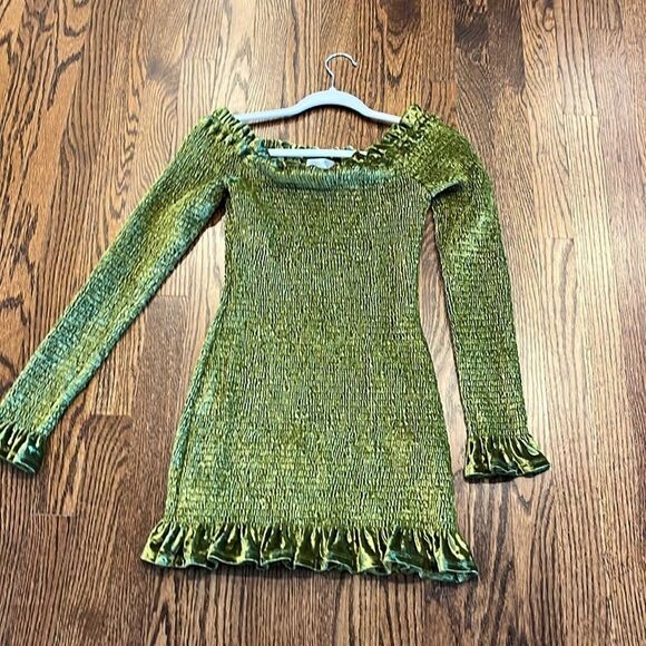 CAROLINE CONSTAS
Megara off-the-shoulder shirred stretch-velvet mini dress Small - Picture 5 of 7